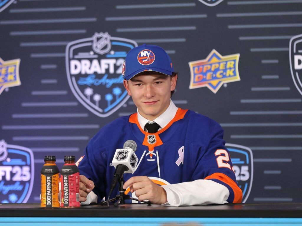 matthew schaefer islanders 2.jpg